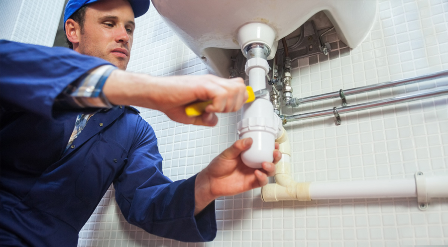 What Is the Difference Between Residential and Commercial Plumbers?
